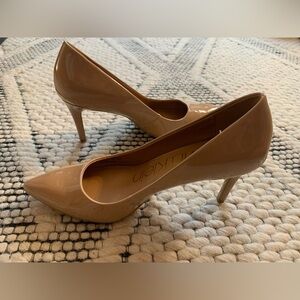 Calvin Klein Gayle Pump- bone - size 6.5 - match everything!